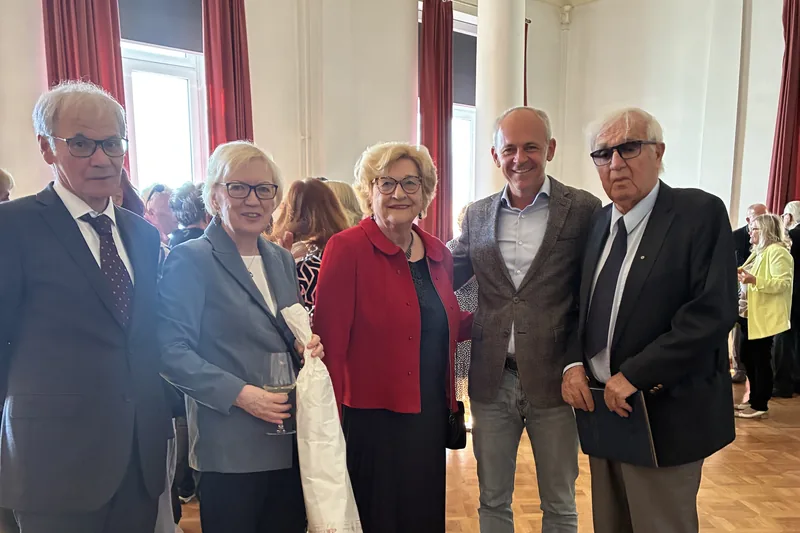 Skupinska fotografija udeležencev ob mednarodnem dnevu starejših
