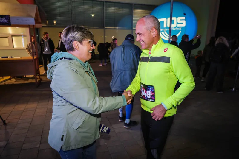 Pogovor ob športnem dogajanju na nočnem teku na Kalvarijo