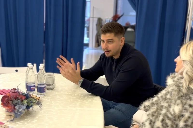 Udeleženca srečanja med izmenjavo pobud za kulturno življenje Maribora.