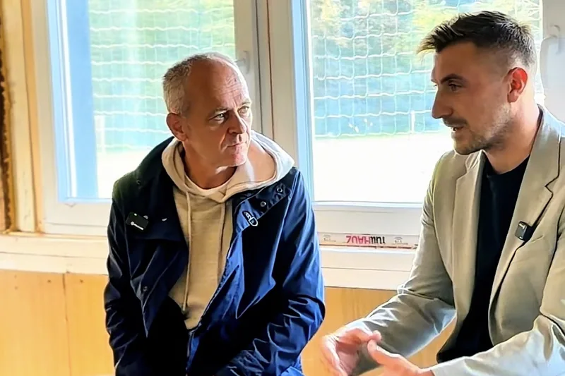 Pogovor med obiskom NK Pobrežje v klubskih prostorih ob igrišču.