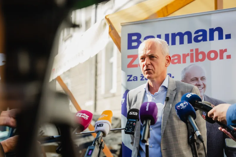 Andrej Bauman med izjavo za medije o zbranih podpisih za kandidaturo